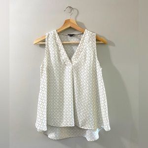 Ann Taylor Petite sleeveless blouse. White with black pattern. Size XSP